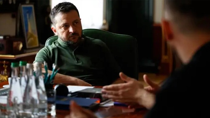 Ukrainan presidentti Volodymyr Zelenskylle ilmoitetaan korruption vastaisesta operaatiosta, 2. elokuuta 2025. UKRAINAN PRESIDENTIN KANSLIA