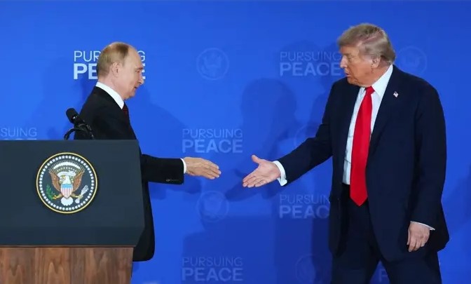 Vladimir Putin ja Donald Trump Alaskassa 15. elokuuta 2025. Kuva: Wu Xiaoling