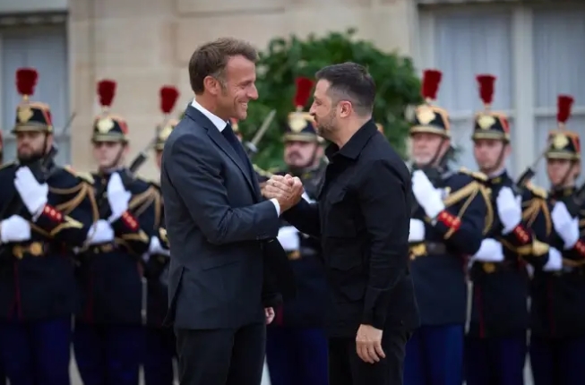 Emmanuel Macron ja Volodymyr Zelenskyi. Kuva: RANSKAN PRESIDENTIN KANSLIA