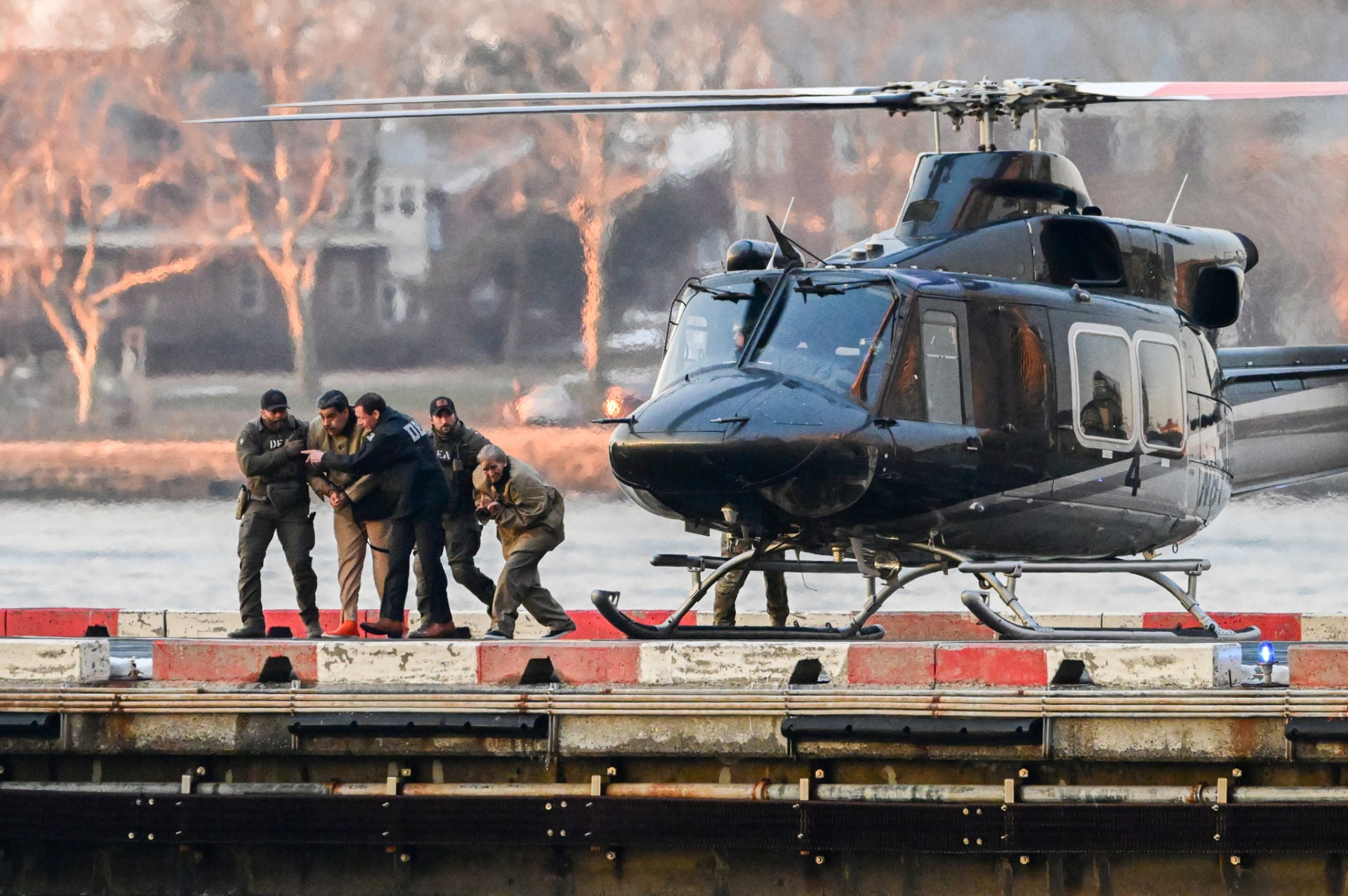 Pidätetyt Nicolas Maduro ja hänen vaimonsa Cilia Flores saapuvat New Yorkiin. Kuva: Kyle Mazza-CNP
