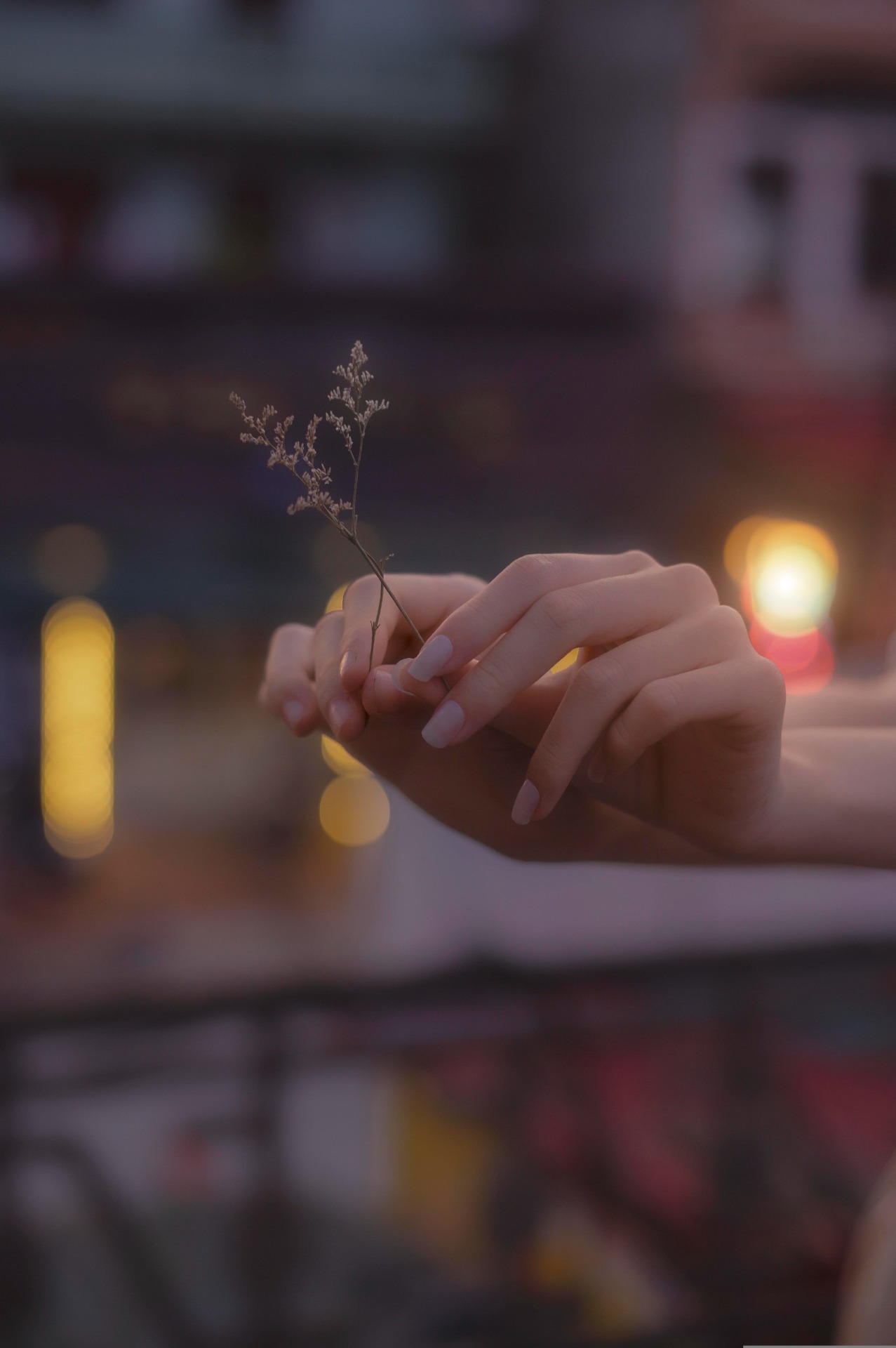 Ihmisen on hyvä opetella olemaan myös yksin itsensä kanssa. KUVITUSKUVA